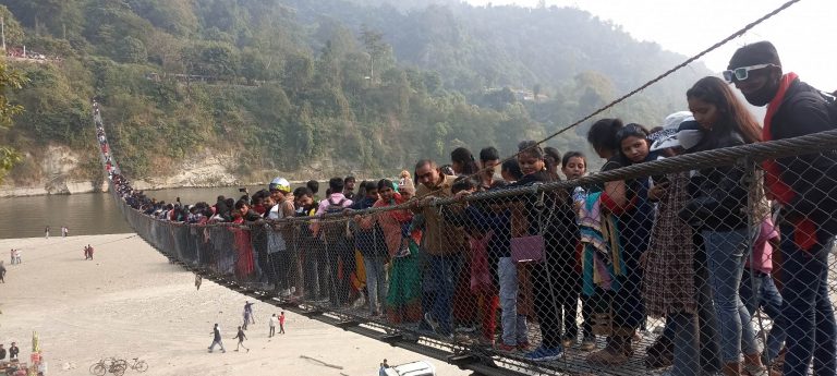 नयाँ बर्षमा नुनथरमा भारतीय पर्यटकको भिड ( भिडियो सहित )
