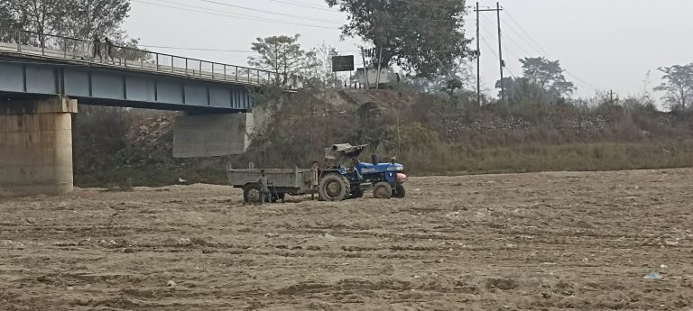 पुलको पिलर मुनीबाटै उत्खनन