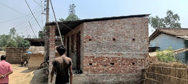 कर्कचमा जनता आवास कार्यक्रमको भवन निर्माणमा कमसल सामाग्री प्रयोग