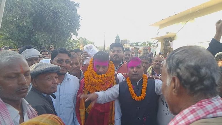 प्रहरी परिचालन गरी यमुनामाईका प्रमुख प्रशासकीय अधिकृत हाजिर
