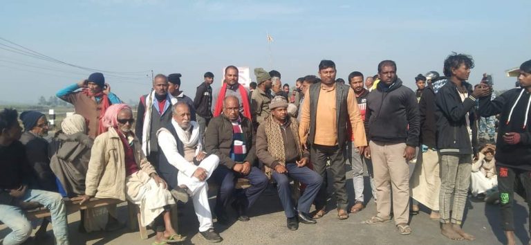 चन्द्रनिगाहपुर गौर सडक खण्डको बमनहरमा चक्का जाम