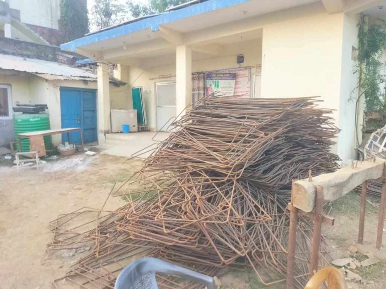कटहरियामा करोडौंको अस्पतालमा कवाडी छड