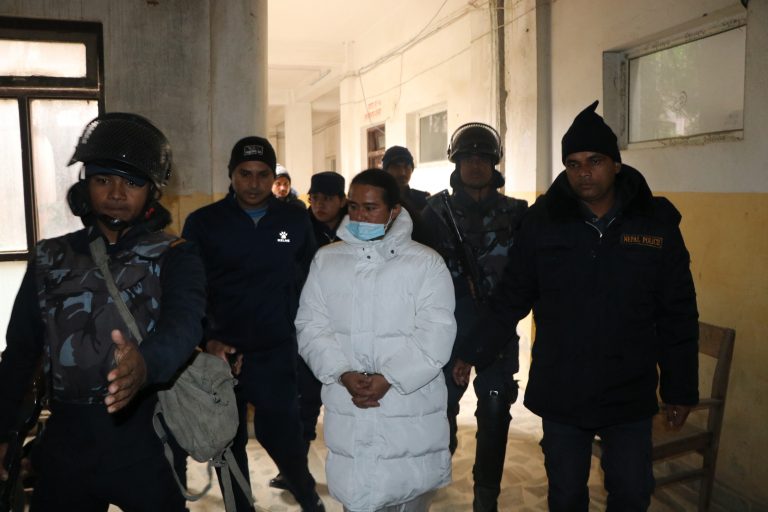 राम बहादुर बंम्जनलाई ल्याइयो जिल्ला अदालत सर्लाही
