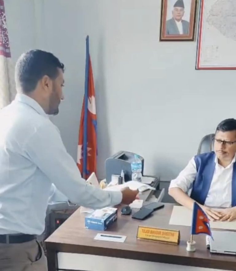 सर्लाहीमा खानेपानी र सिंचाइको संकट, रास्वपाले बुझाए प्रशासनलाई ज्ञापन पत्र