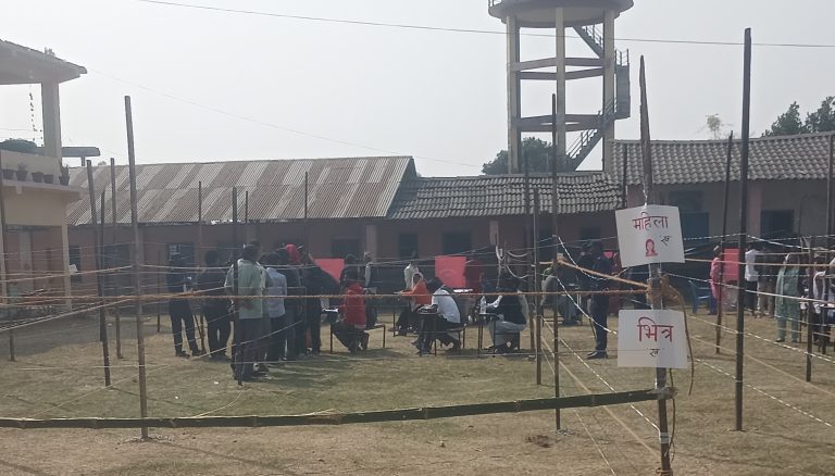 रौतहटमा साढे १२ बजेसम्म ४० प्रतिशत मतदान, अधिकांश स्थानमा शान्तिपूर्ण वातावरण