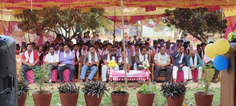 गोल्डेन वाटिकामा अध्ययनरत कक्षा १० का विद्यार्थीहरुको बिदाई