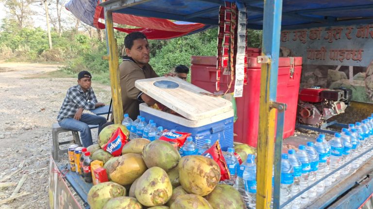 जहाँ पुग्छन् गौतम, त्यहीँ लाग्छ जुस ठेलाको लाइन !