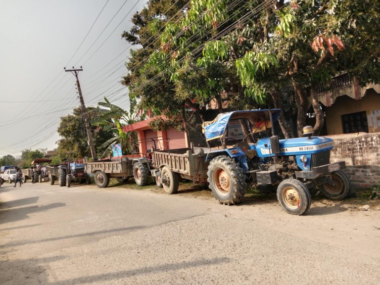 चाँदी खोलाबाट १० वटा ट्रेक्टर नियन्त्रणमा