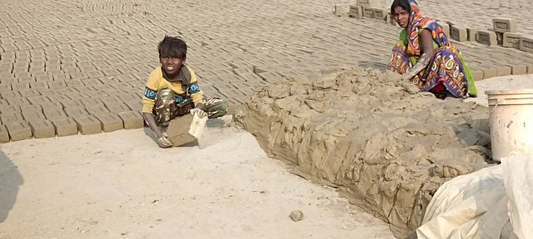 रौतहटका इँट्टा उद्योगमा सयौ बालश्रमीक