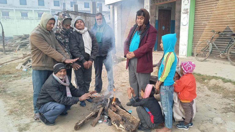 गरुडामा जाडो छल्न दाउरा बितरण