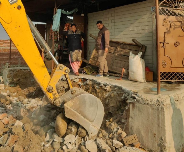 सडक खाली गराउंदै चन्द्रपुर ६
