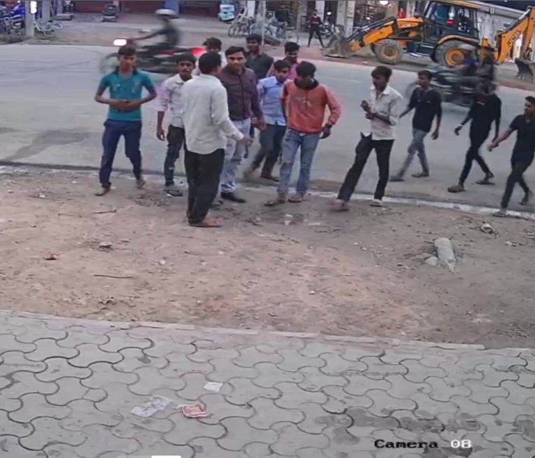 नगरपालिकामा जागिर नदिएको भन्दै यादवले गरे गरुडाका मेयरको घरमा ढुंगामुडा