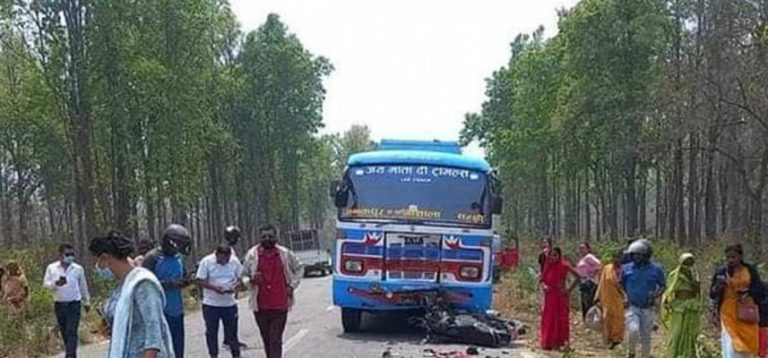 सवारी दुर्घटना हुँदा एकैपरिवारका तीनजनाको मृत्यु