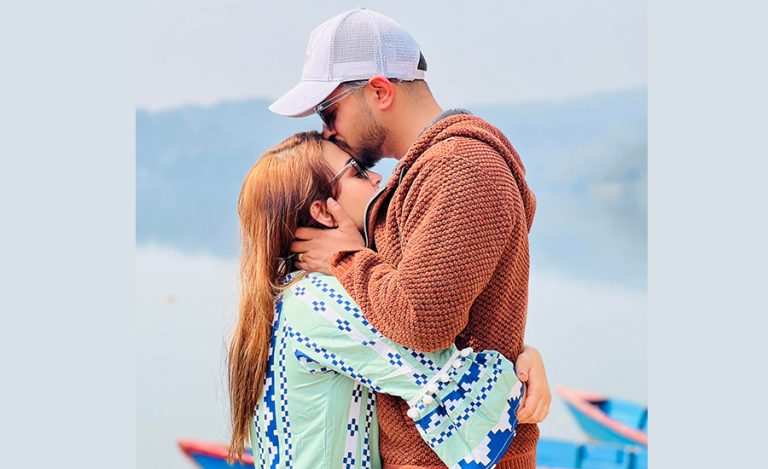 एनिभर्सरीमा सुनिशालाई राजको प्रेमिल शुभकामना स् जीवनमा माया दोब्बर, समस्या आधा