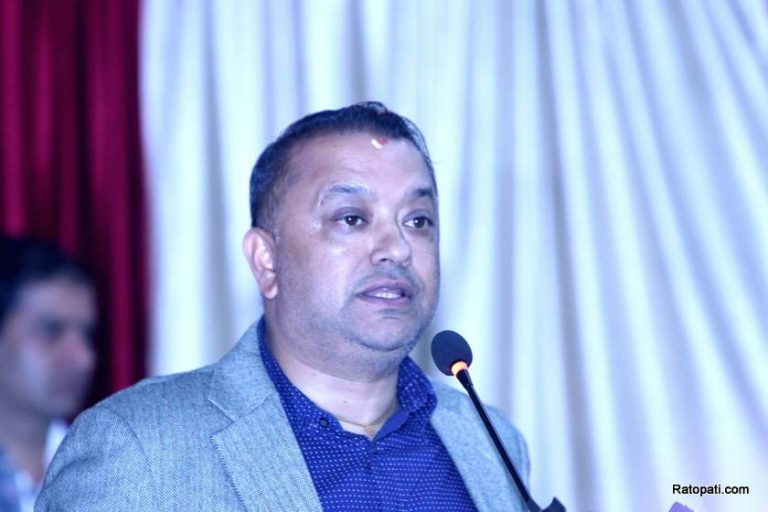 आत्महत्याको घटना बढेपछि गगन थापाको प्रश्न– हामीले राजनीति गर्नुको के अर्थ