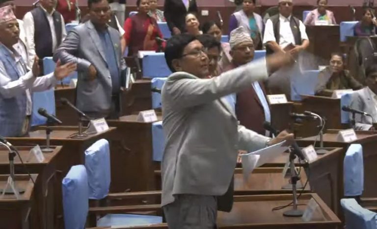 लुम्बिनीमा बजेट छलफल स् एमालेको बहिष्कारकै बीच अघि बढ्दै सभामुख र सरकार