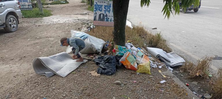 चन्द्रपुर चोकको फोहोर समयमा नउठेको गुनासो