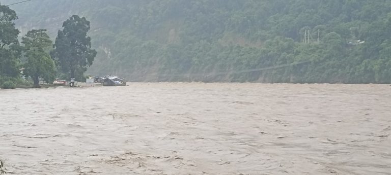 लालबकैयाको पानी गौर पस्यो