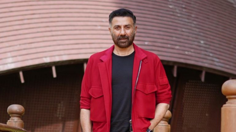 सन्नी देओलमाथि ५६ करोड ऋणको मुद्दामा कडा भएर निस्किएको बैंक किन पछि हट्यो