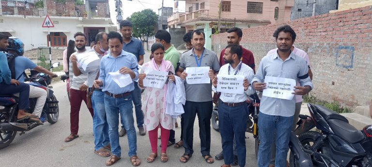 चिकित्सक माथि हुने कुटपिटको बिरोधमा प्रादेशिक अस्पताल गौरका स्वास्थ्यकर्मी