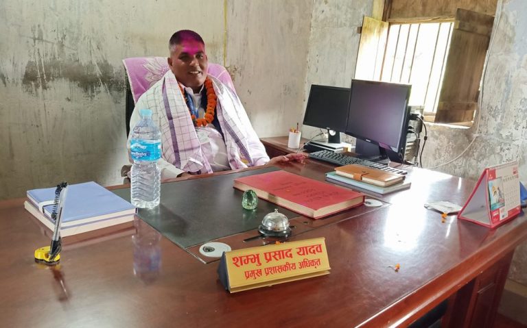 हरिपूर्वा पुगेका प्रशासकीय अधिकृत  शम्भुप्रसाद यादवको जिम्मेवारी २४ घण्टामै फिर्ता
