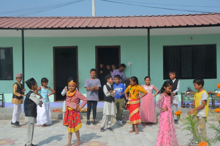 चन्द्रपुर एकेडेमीले तिहारको अवसरमा देउसीभैलौं सास्कृतिक कार्यक्रमको आयोजना