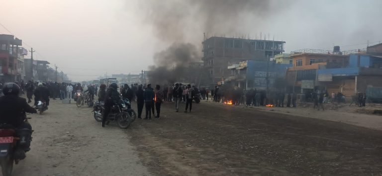 प्रहरीको मिलोमतोमा राति निजी घर भत्काएको आरोप