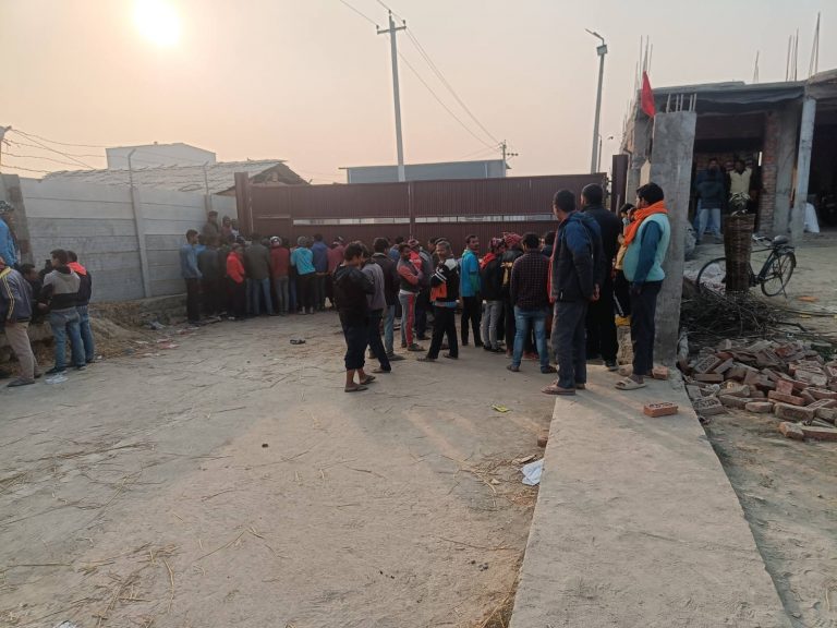 हर्साहामा रहेको टालि उद्योगले पैसा नदिदा मजदुर आन्दोलनमा