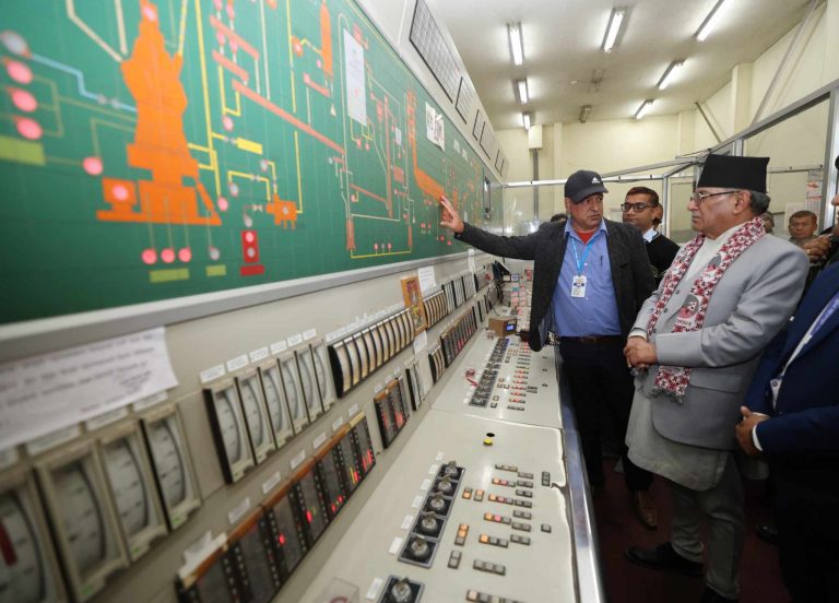 प्रधानमन्त्रीद्वारा उदयपुर सिमेन्ट उद्योग अवलोकन