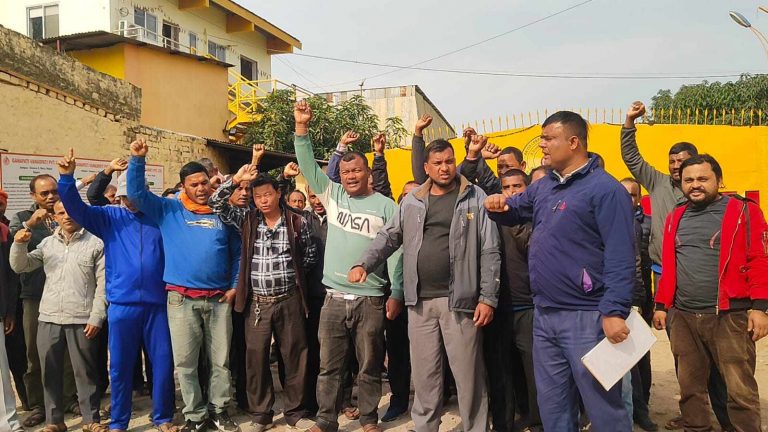 गणपति बनस्पति उद्योगले कर्मचारी कटौती गरेपछि हडताल