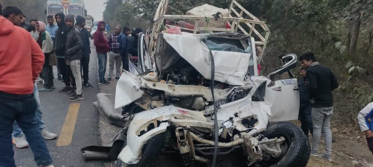 बुलेरो र ट्रक ठोक्किँदा दुई जनाको मृत्यु