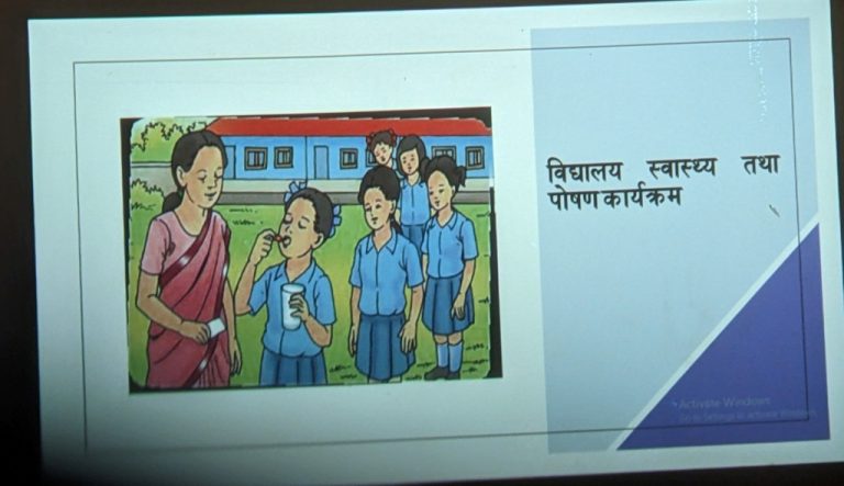बैशाख ६ र ७ गते वालवालिकाहरुलाई भिटामिन ए र जुकाको औषधि खुवाइदै