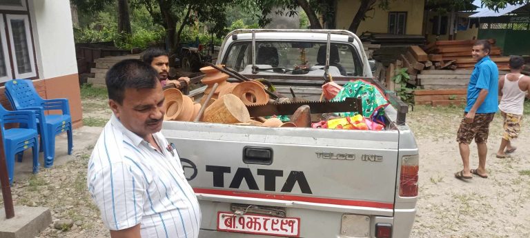 खयरको गोलियासहित डमरु बनाउने उपकरण रौतहट वनको नियन्त्रणमा