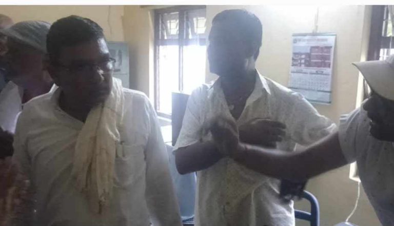 वृन्दावनमा बागमती उत्खनन् वन कार्यालय घेराउ