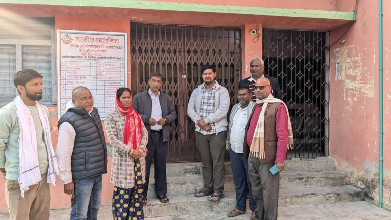 कटहरियामा करोडौँ अनियमितता भएको भन्दै तालाबन्दी