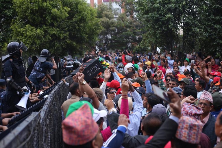 प्रहरीसँग झडप भए पछि शिक्षक महासंघले बाेलायाे आकस्मिक बैठक