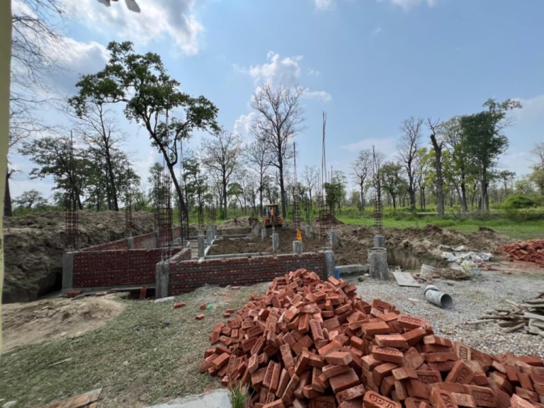 रौतहटमा वनको जमिनमा बन्दै पक्की संरचना