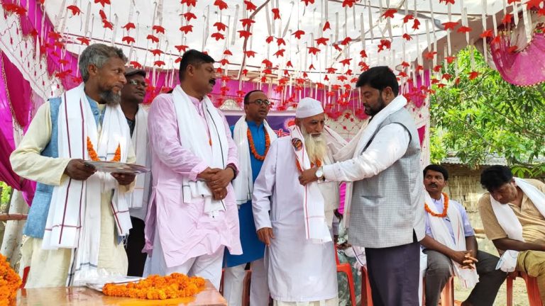 विभिन्न दल त्यागेर ३०० जना एमालेमा प्रवेश