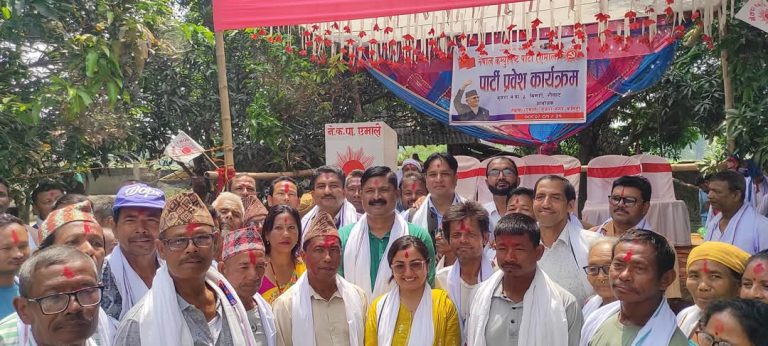 माओवादी नेता माझीसहित सिमरीको सिंगो गाउँ नै एमालेमा प्रवेश