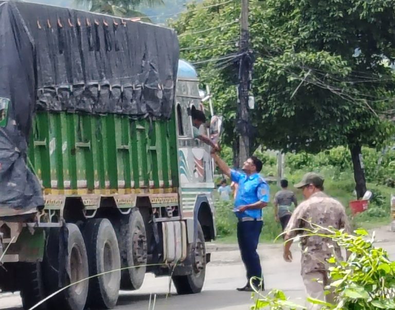 राजमार्गमा असुलीको साम्राज्य, चालकलाई दिनहुँ अनावश्यक दुःख