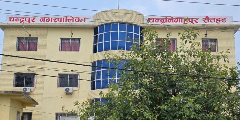 शिक्षकले तलब मागे, नगरपालिकाले सुनुवाइ गरेन – अब चन्दा उठाउने चेतावनी