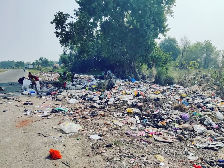 गौर जाने मुख्य सडक फोहोरले दुर्गन्धित