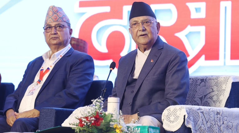 एमाले अध्यक्षको मत अपडेट : ओली ३३३, पोखरेल ११०