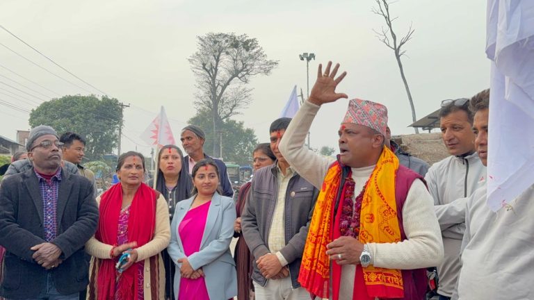 रौतहट–४ मा चुनावी चहलपहल : एमाले उम्मेदवार रामजी साह घरदैलोमा व्यस्त, मतदातासँग राखे विकासका एजेन्डा