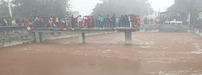 चन्द्रपुर–९ चेतनगरको पोखरीमा पुरुषको शव फेला, प्रहरीको टोली घटना स्थलमा