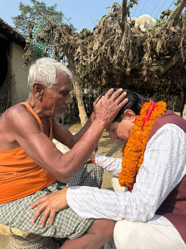 भीड जहाँ — त्यहीँ भोट माग्न पुग्छन् ऋषि धमला, रौतहट–४ मा चुनावसँगै ‘मनोरञ्जन’ पनि