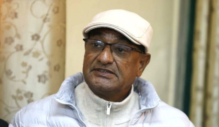 पक्राउ परे पूर्व गृहमन्त्री रमेश लेखक