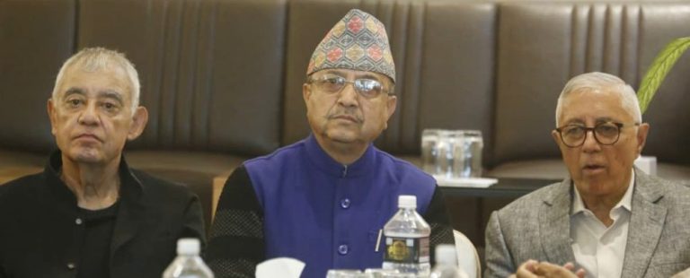 दुई कोइरालाबीच खड्का, कांग्रेस ‘इतर’ समूहको बैठकमा शक्ति प्रदर्शन