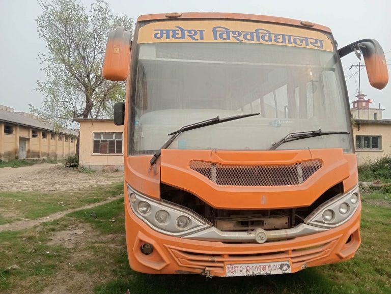 जग्गा कागजमै, बस धुलोमै, विश्वविद्यालय अलमलमै !