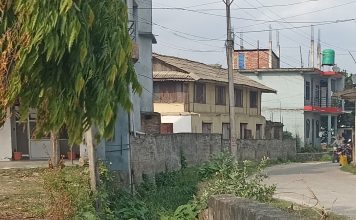 टेकान देखी झन्झनेटोल जाने राजकुलो अतिक्रमणले खुम्चियो : मौन चन्द्रपुर नगरपालिका